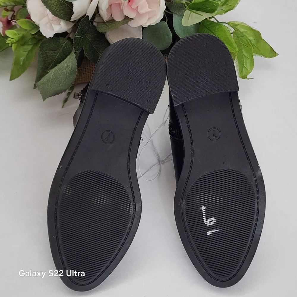 Time and Tru Black Ankle Booties with White Laces - Picture 6 of 6